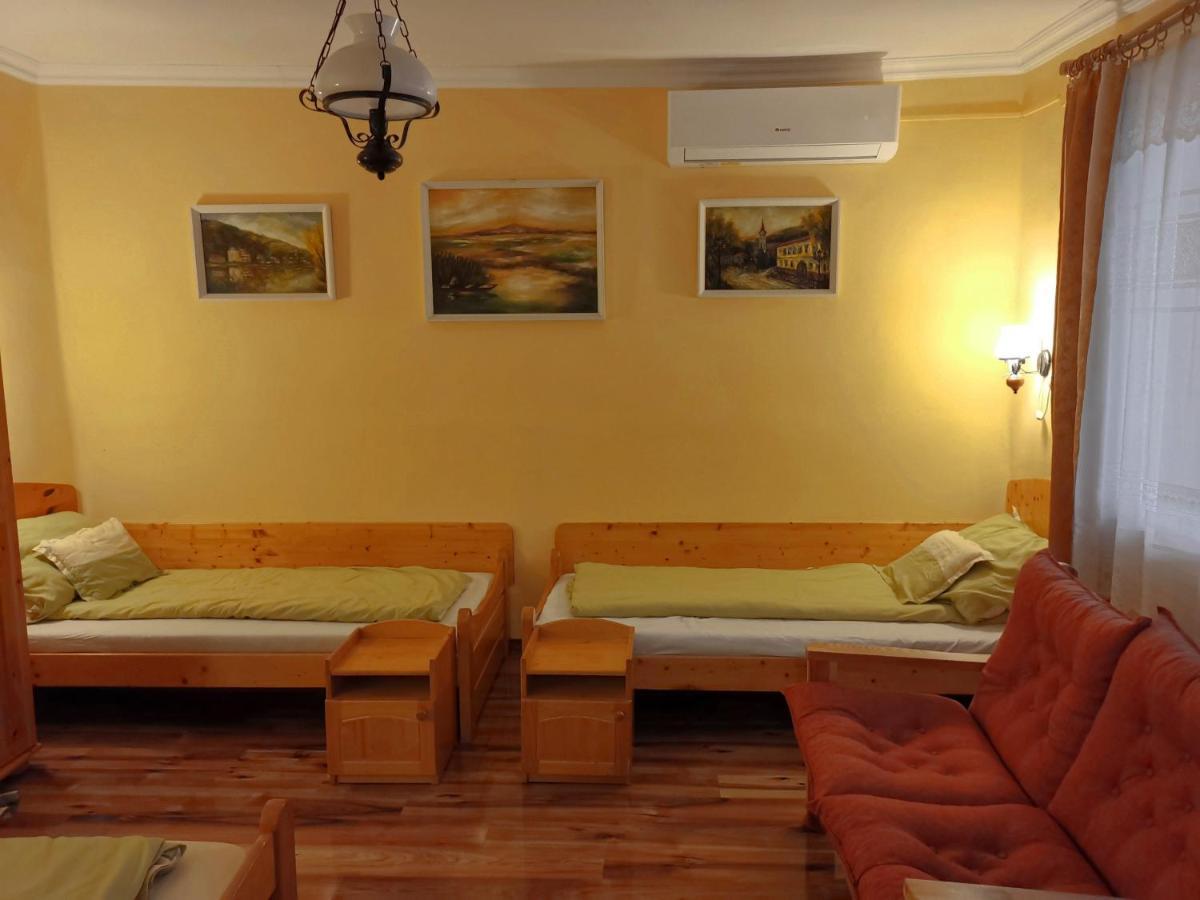 Viktor Vendeghaz Apartment โทไก ภายนอก รูปภาพ